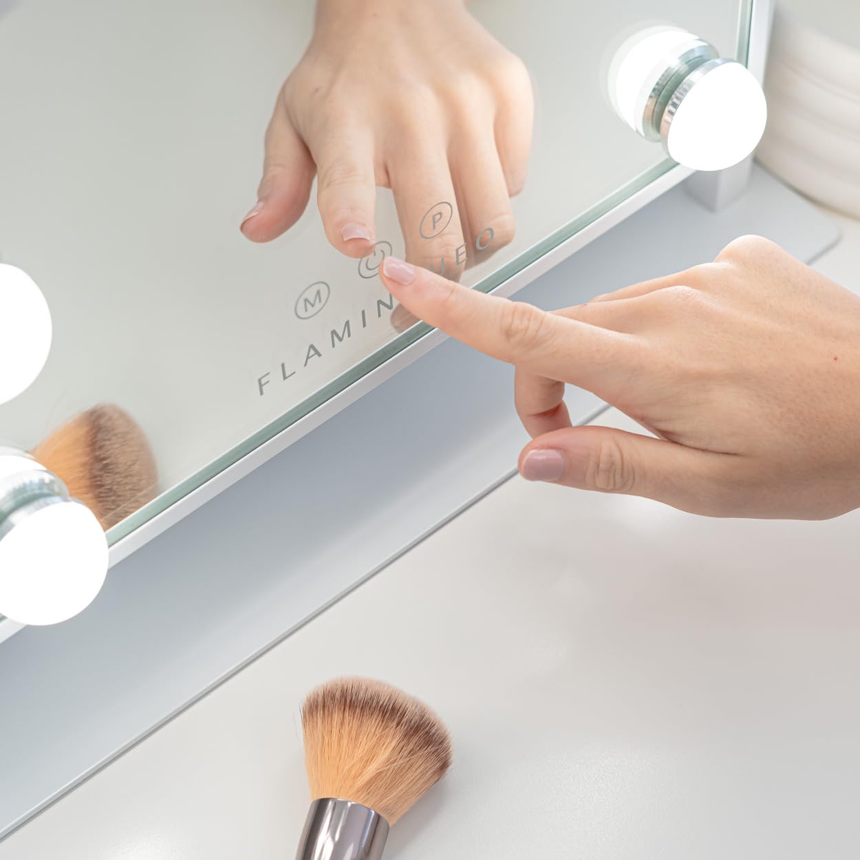 Flamingueo Specchio Trucco con Luci - 12 LED - 3 Modi di Luce - Intensità Regolabile - Controllo Tattile - Posizione Regolabile - Vanity Mirror - Bianco - 36,5x7,5x47,5cm