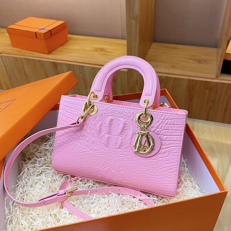 The light luxury retro style crocodile patterned handbag belongs to the elegant and exquisite style of women's bags