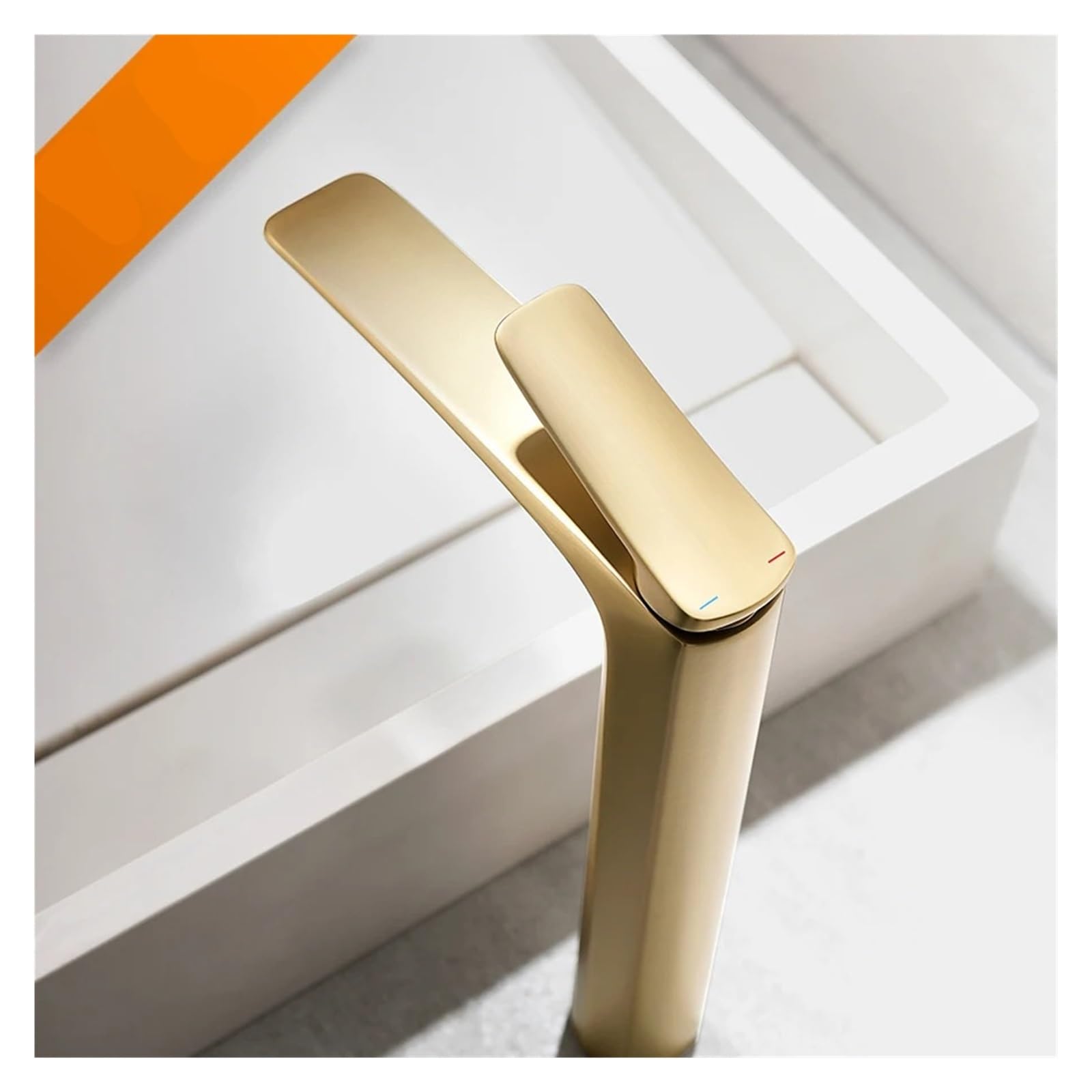 Luksusowe baterie łazienkowe Wysoka bateria umywalkowa Wysoka bateria umywalkowa Kran z ciepłą i zimną wodą Mosiądz Chrom(Chrome Faucet)