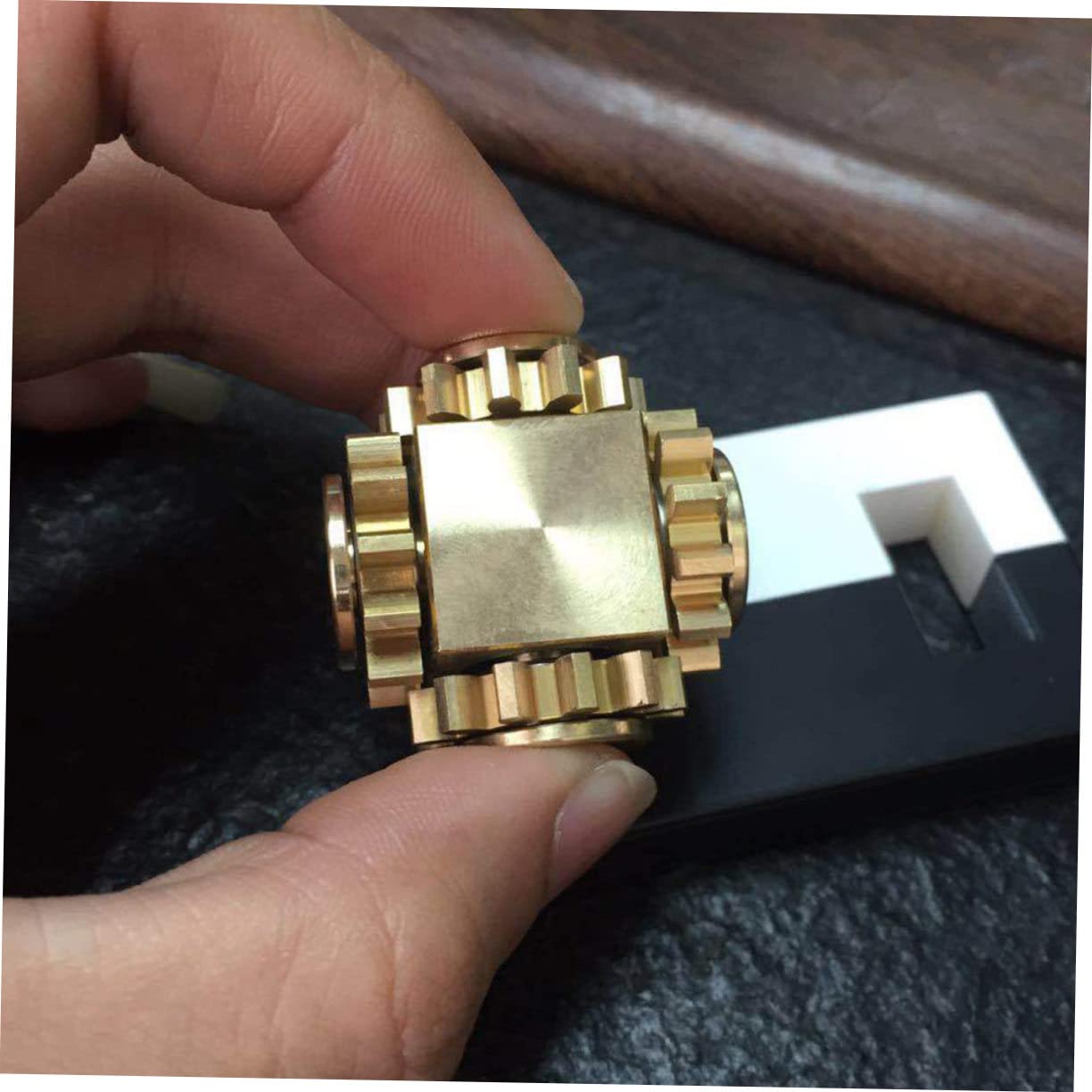VICASKY Mini Cube à Mécanismes en Laiton pour Décompression et Exercice Cognitif, Jouet Gyroscopique Créatif pour Garçon et Filles et Adultes, Présent