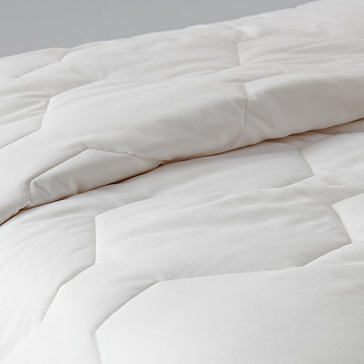 Traumschlaf Sommerdecke – Leichte Baumwolldecke für den Sommer – Atmungsaktiv & angenehm kühl – 100% Baumwolle – Natürlich & hautfreundlich - 160x210 cm