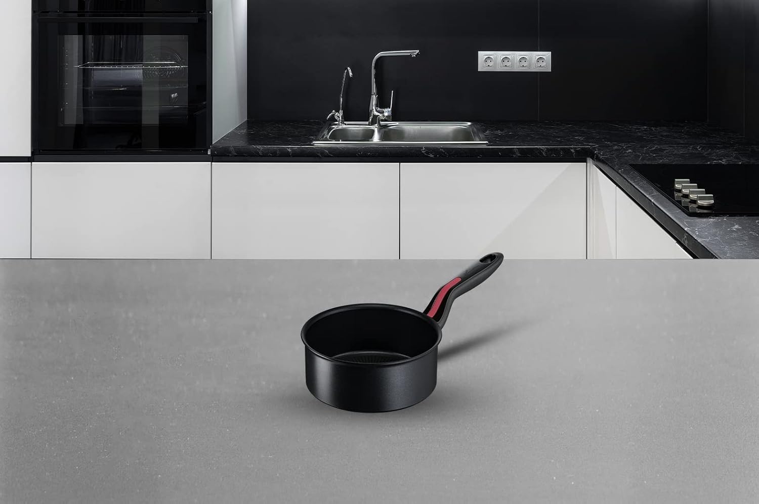 Lagostina Linea Rossa Casseruola Fonda Manico Lungo, Alluminio, Nero, Ø 16 cm, Pentola Induzione, Gas e Forno Fino a 175 °C, Bordo a Versare, Manicature in Silicone Antiscivolo