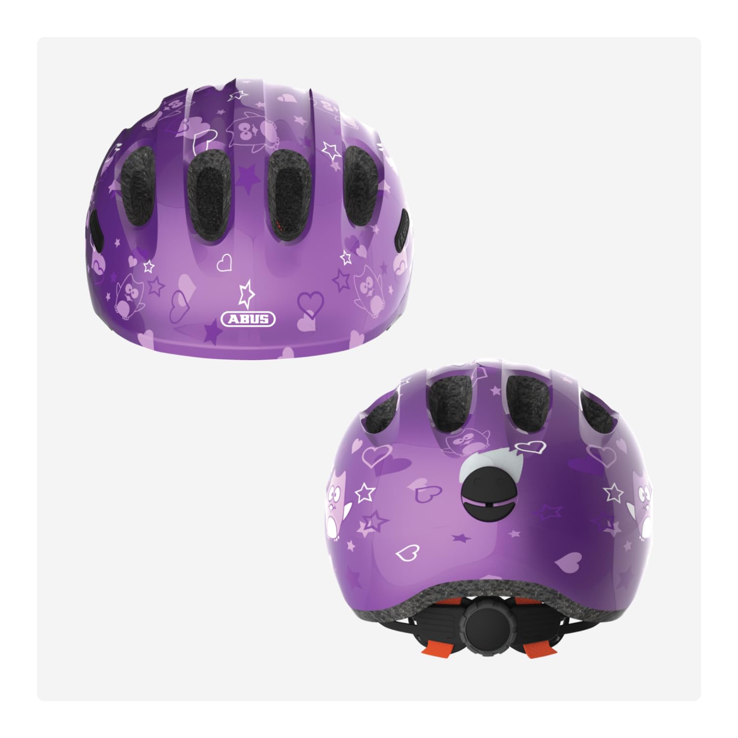 Vue rapprochée du casque ABUS Smiley 2.0 pour enfants, mettant en évidence sa conception enveloppante et le système d'ajustement arrière.
