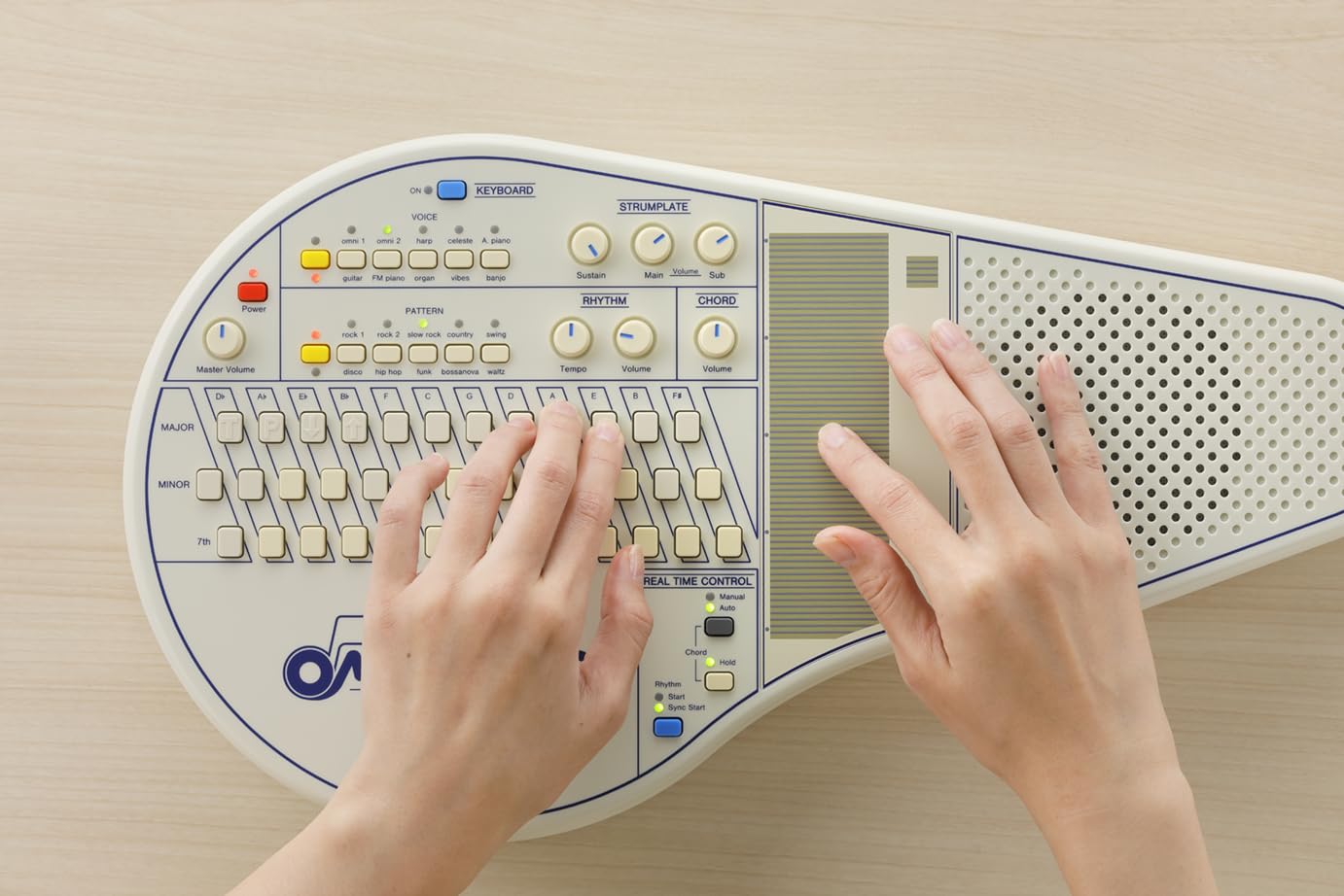 新品同様 minichord ガジェットシンセオムニコード omnichord 新品同様 minichord ガジェットシンセオムニコード omnichord