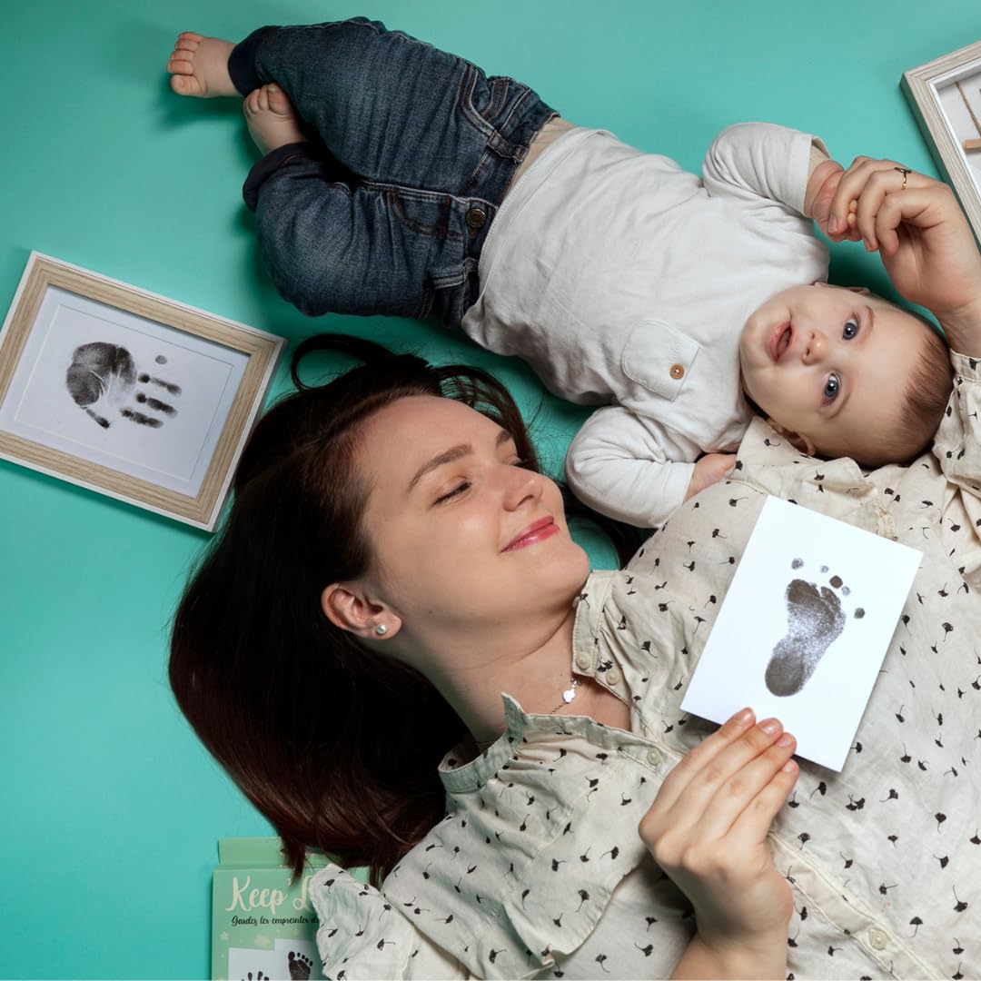 Keep'Love - Set di cornici per impronte per bambini, kit impronta piedi e mani, regalo per nascita, decorazione originale per la camera dei bambini, cornice per foto in legno con contorno bianco FSC
