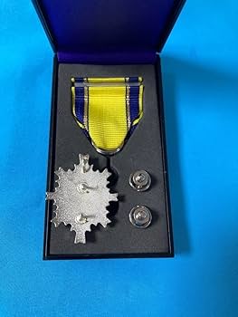 Amazon.co.jp: 『希少エラー品』自衛隊 第三級 防衛功労章 第7号 防衛