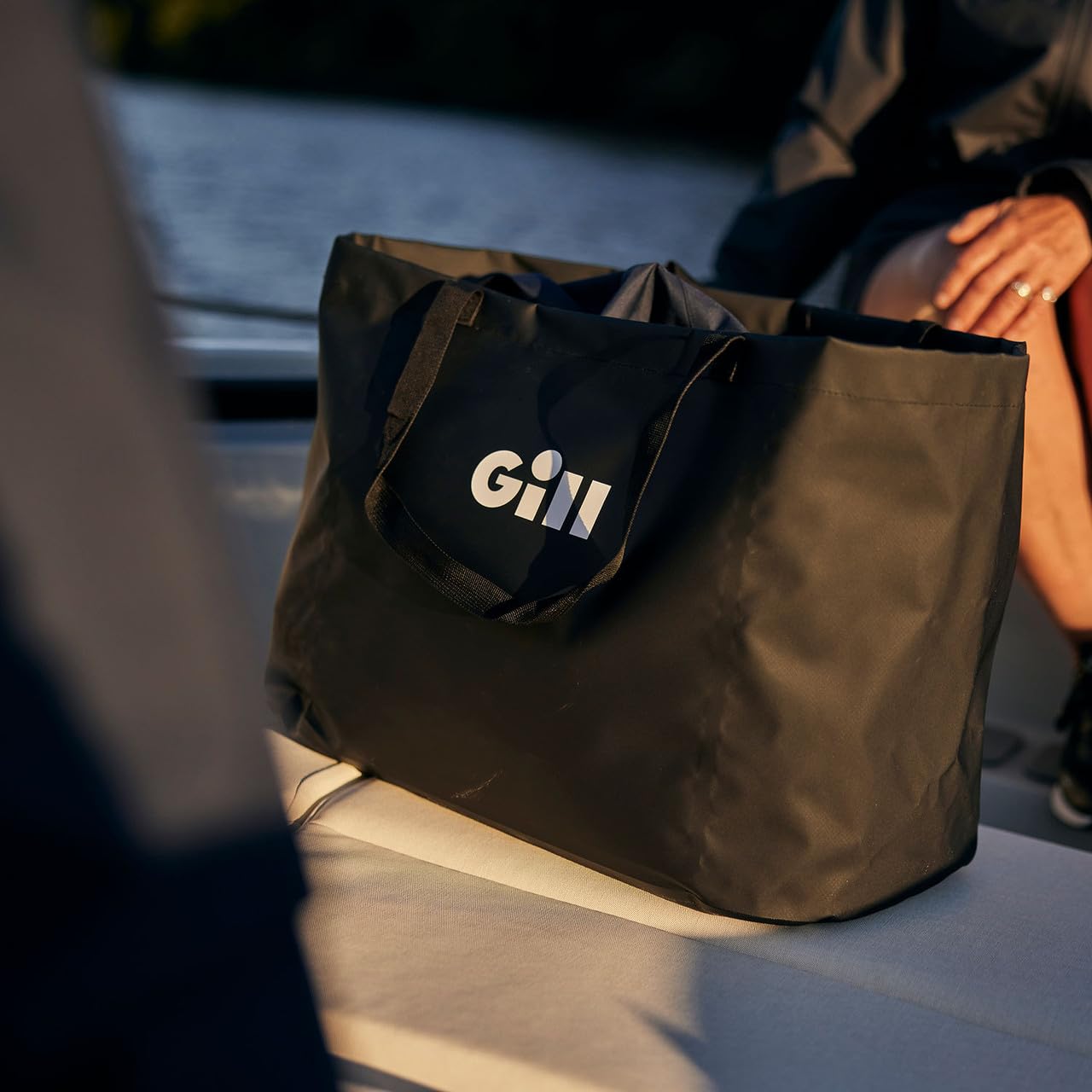 Gill Matelas à Langer Portable et Sac étanche – Surfeurs, kayakistes, plaisanciers, Plage, Sac de Rangement pour vêtements humides