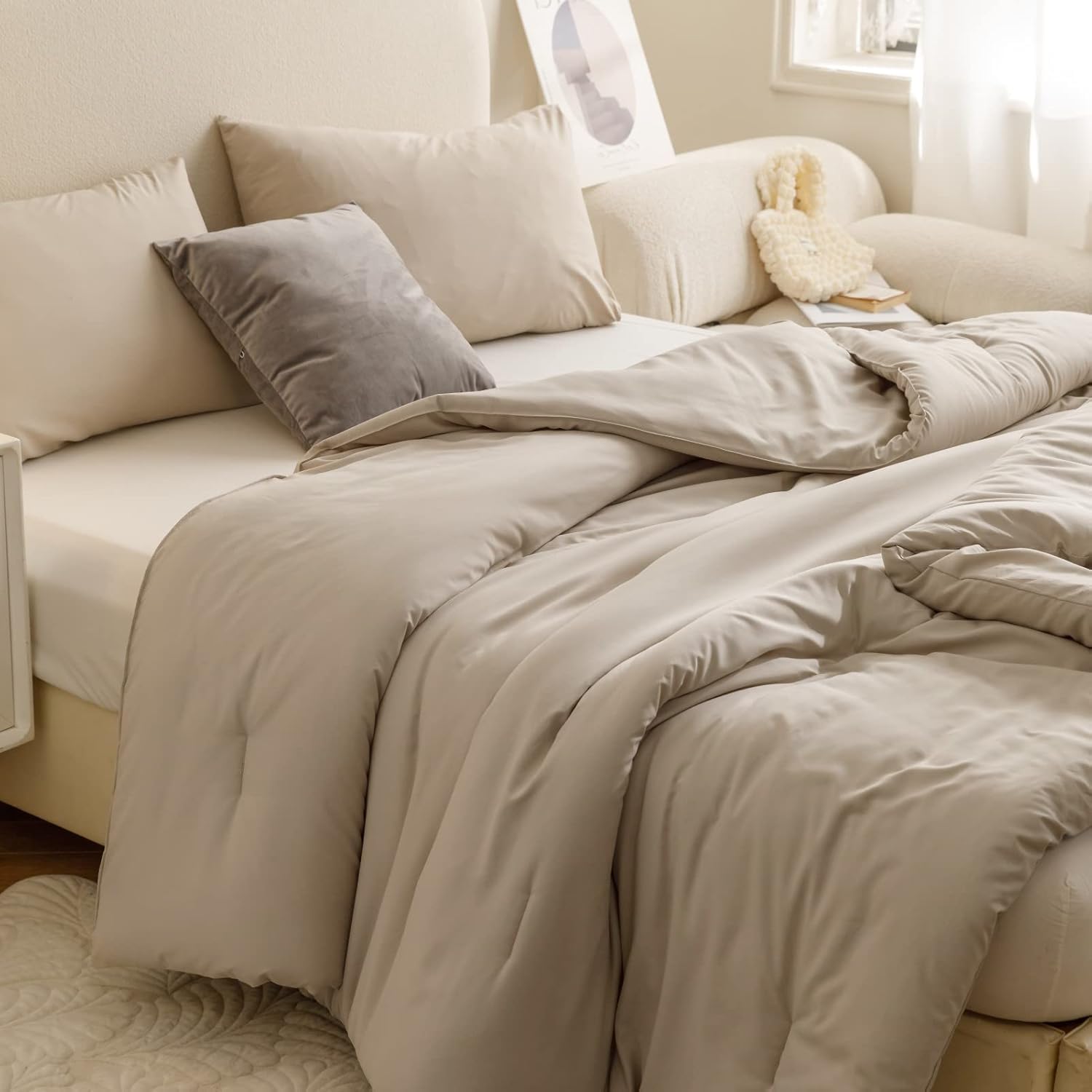 ROSGONIA Oversized King Comforter 120x120, 3pcs Super King Comforter (1 Oatmeal Comforter & 2 Pillowcases) Lightweight Warm Bedding Set Blanket Quilt