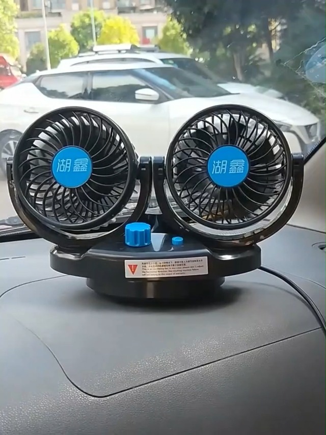 車載扇風機！12V！Chrome! 未使用品！首振り！カスタム！ 車載扇風機！12V！Chrome! 未使用品！首振り！カスタム！ 楽天