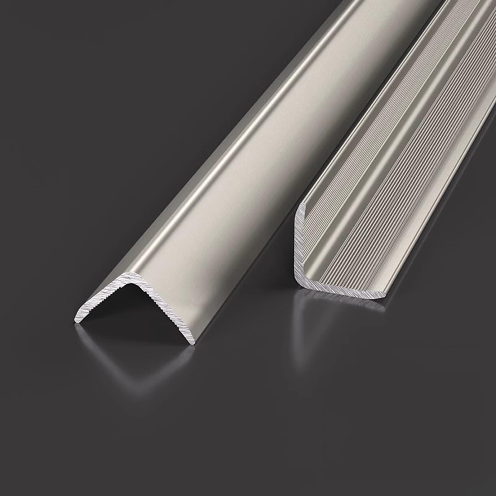 Embellecedores de aluminio de 30x30 mm para transformar salones y pasillos oscuros
