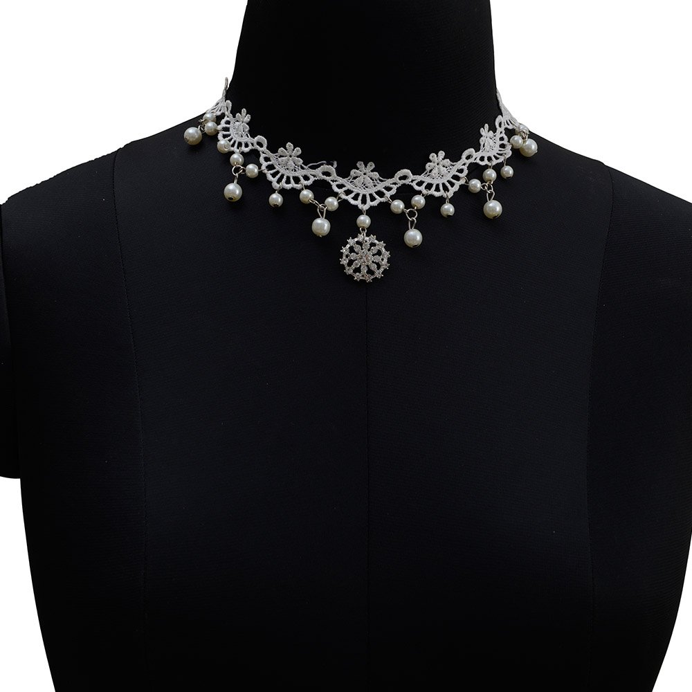 Elegant Lace Necklace with Intricate Design