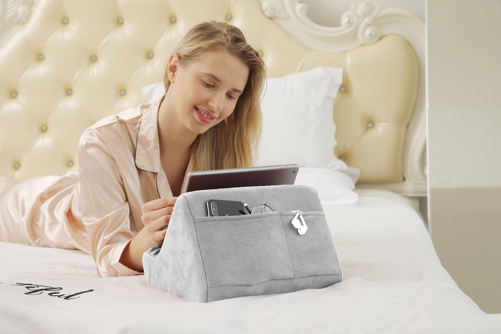 Support Coussin Pour Tablette – Angle Réglable – Poche Filet – Compatible IPad, Livres, Smartphones – Gris Clair - 4