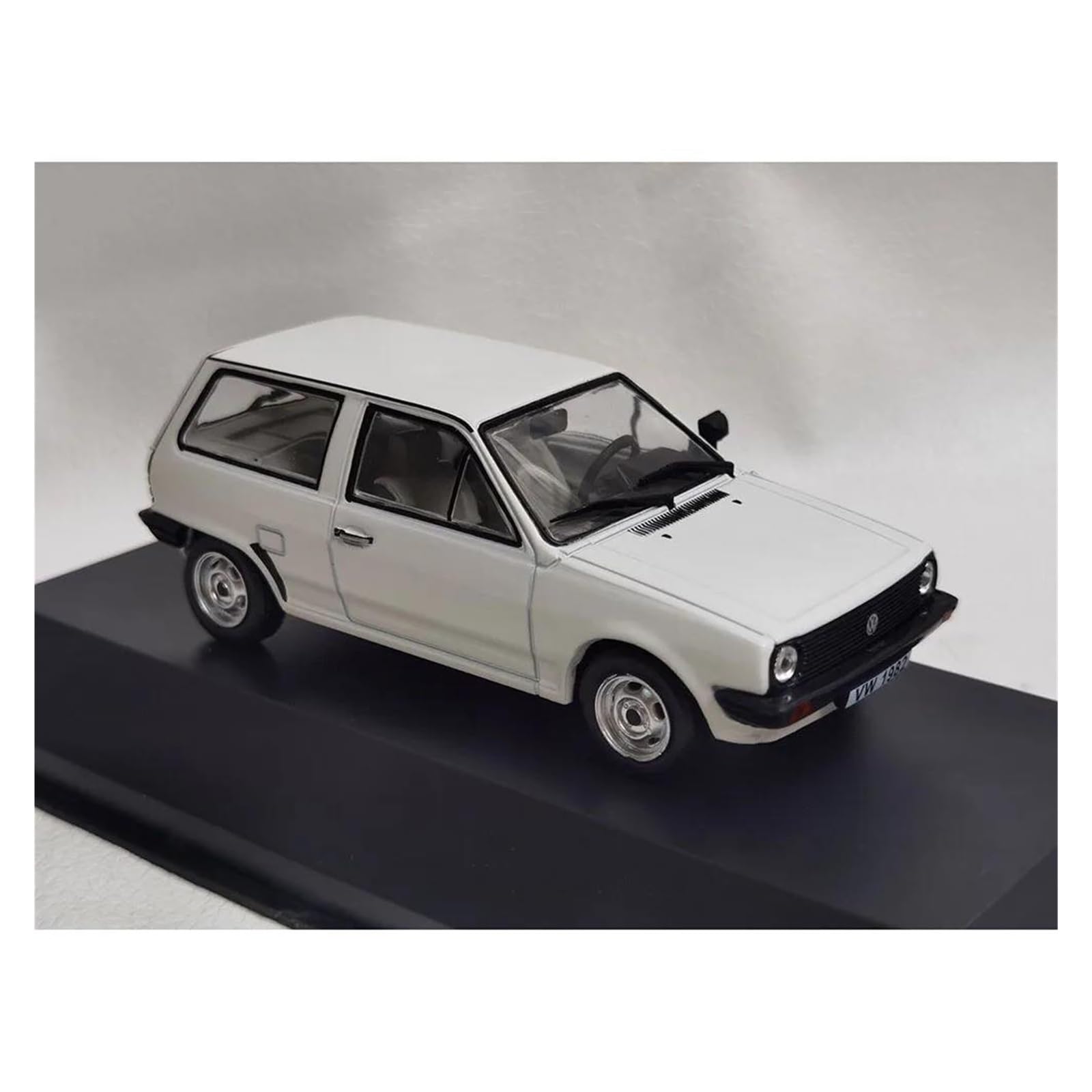 Metallo Scala Replica Collezione di decorazioni per la casa modello auto d'epoca in lega pressofusa Vw Polo Steilheck del 1982 in scala 1 43 Hobby Veicoli Giochi Set