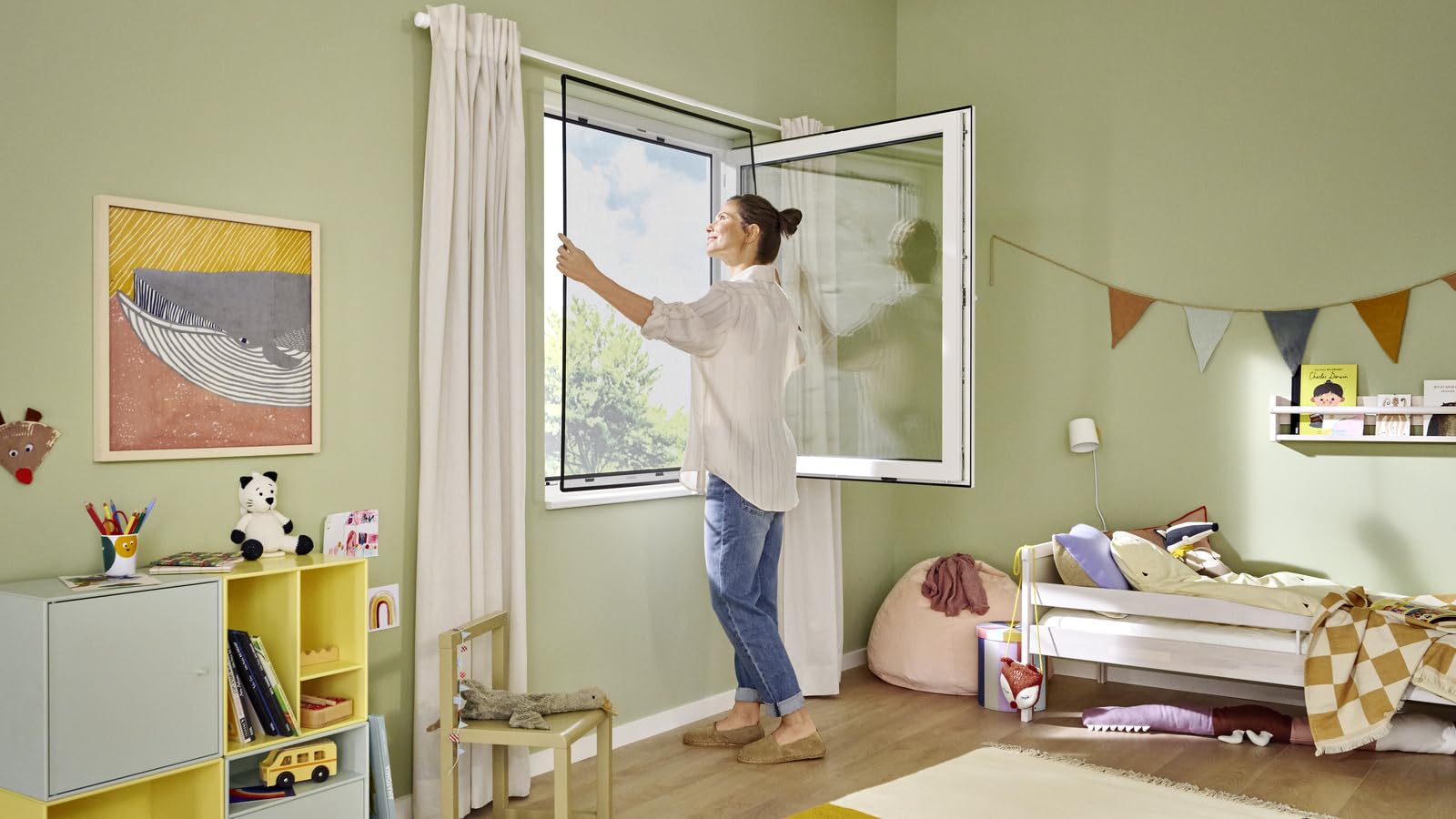 tesa Insect Stop Anklips-Rahmen Fliegengitter für Fenster - für PVC-Fenster - zuschneidbarer Rahmen, Netz aus Fiberglas, Selbstklebende Halte-Klips - 1,0 x 1,2 m - Anthrazit (Durchsichtig)