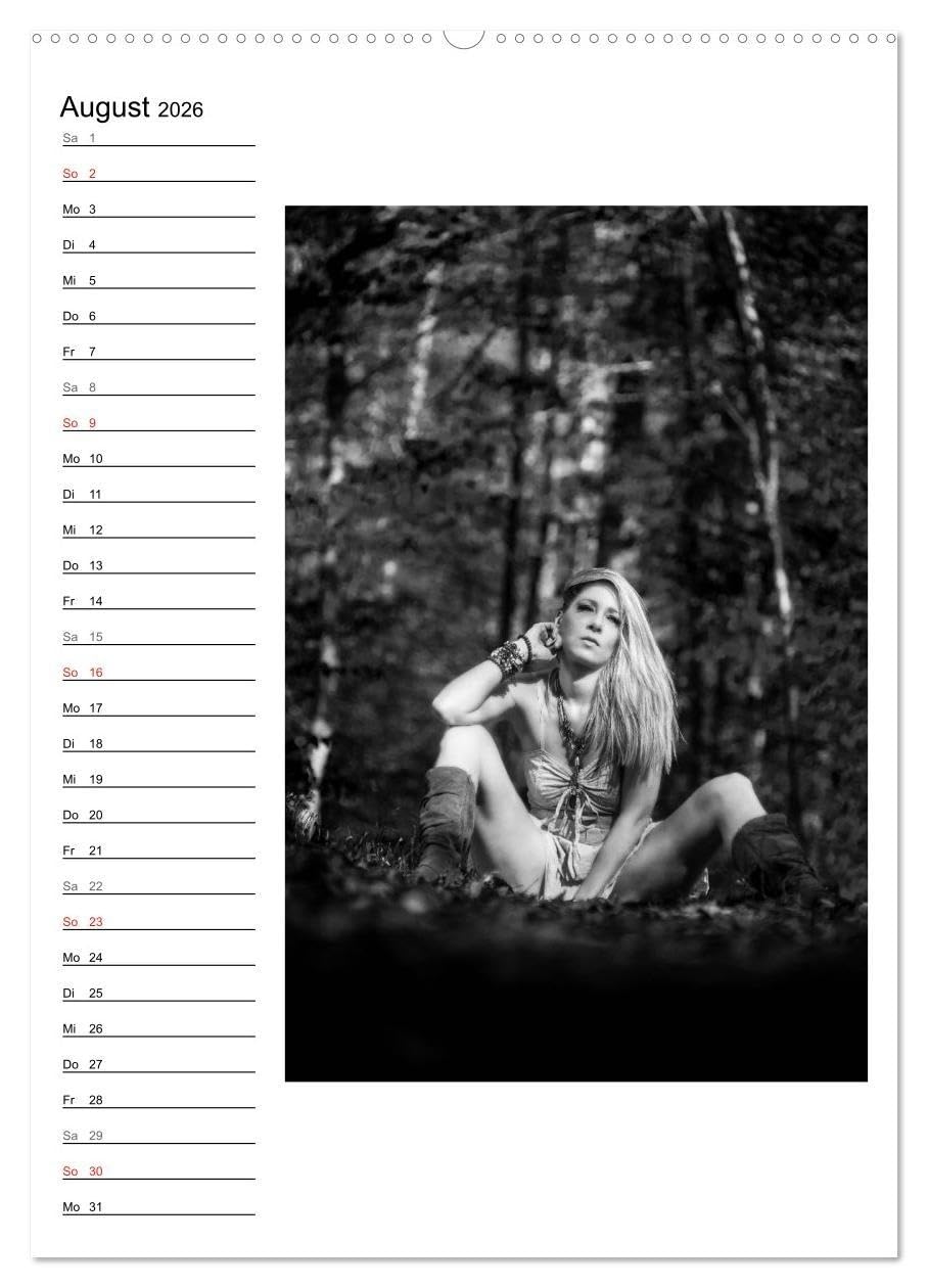 Mode in schwarz und weiß (Wandkalender 2026 DIN A2 hoch), CALVENDO Monatskalender: Bekleidung in Szene gesetzt - schwarz und weiß