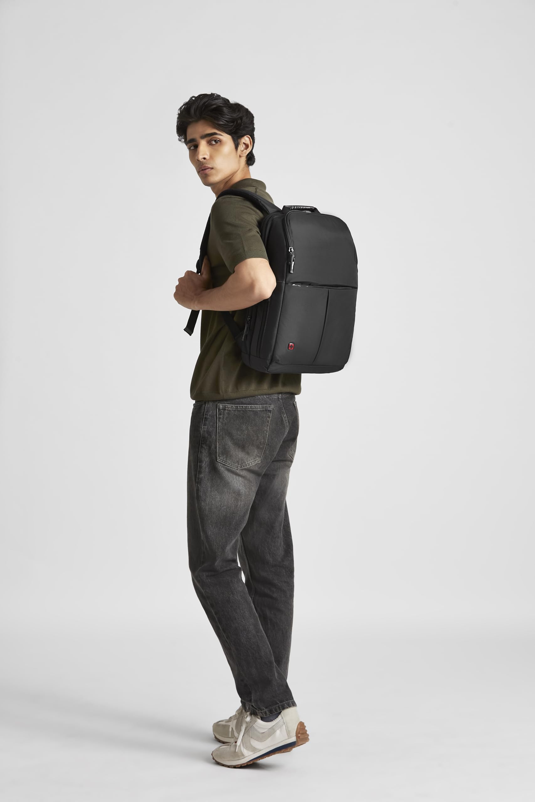 WENGER Zaino Porta PC Reload 14 con Tasca per Tablet, Notebook 14”, Tablet 10”, Scomparti, 11 l, Uomo Donna, Ufficio Viaggi di Lavoro Università, Nero, 601068