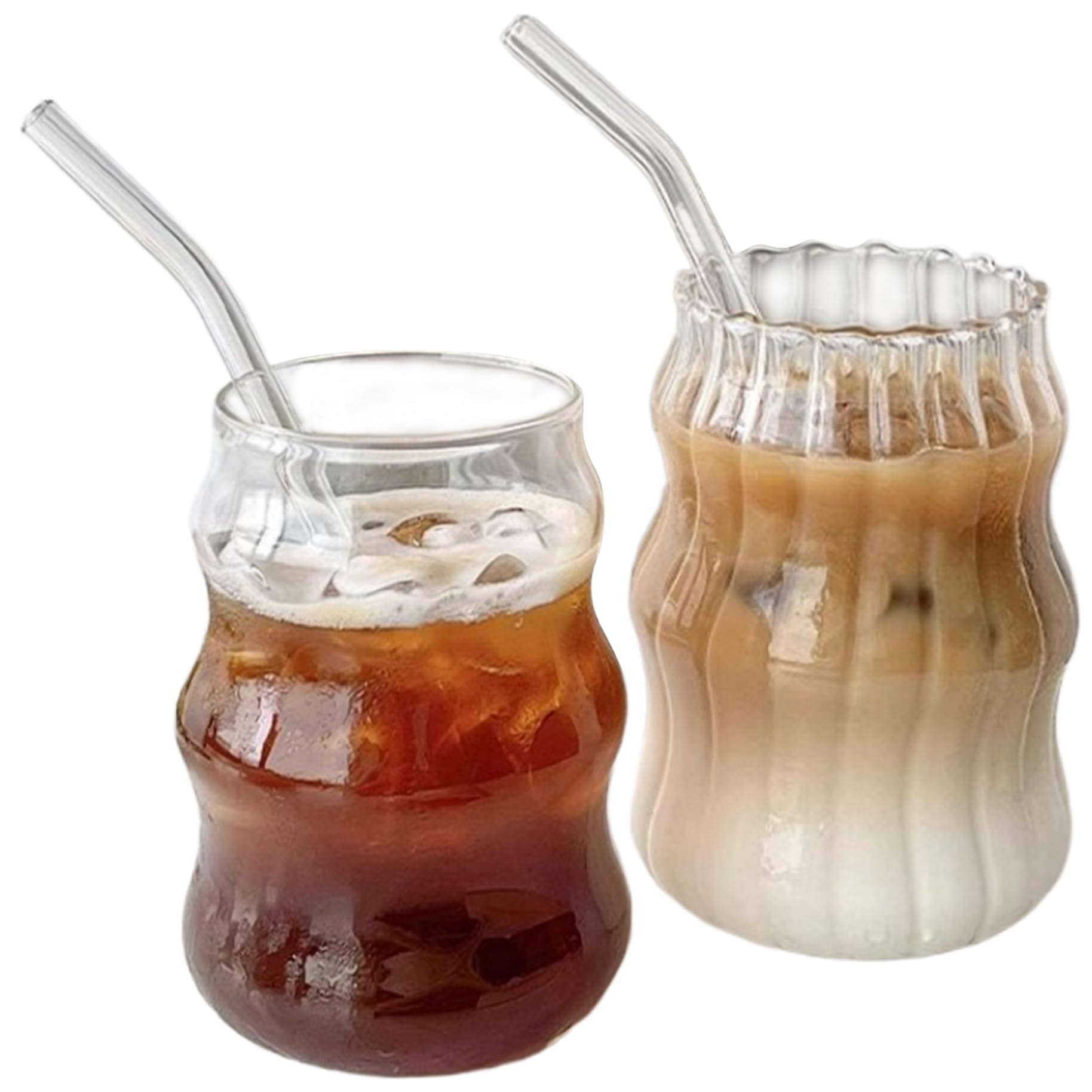 Tasses en verre ondulé pour café glacé et cocktail en terrasse ensoleillée