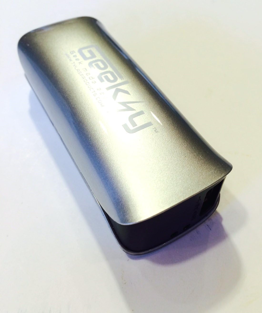 Geeksy Ultra - Real 3000 Mah Portable Cell Phone Charger - Ultra Compact Pocket Power Bank - Lipstick Sized - Universal, External Emergency Battery Backup - USB Charging Cable With 3 Into 1 Adapter Tips For Iphone 4, 5, 5s & 6, Samsung Galaxy, Android Plus More Phones & Devices - 4 LED Lights - Flashlight - Matching Carrying Case