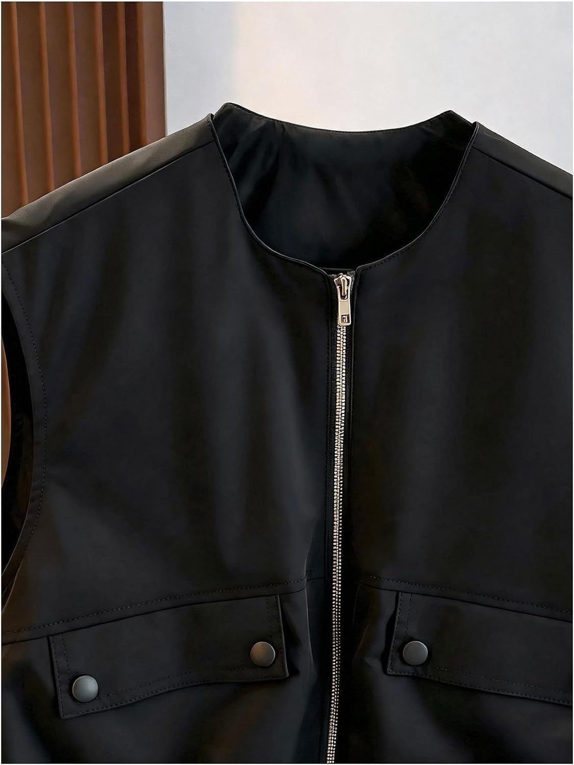 Verdusa Women's Zip Up Cargo Cropped Vest Bubble Hem Tops Sleeveless Lightweight Windbreaker Jacket with Pockets