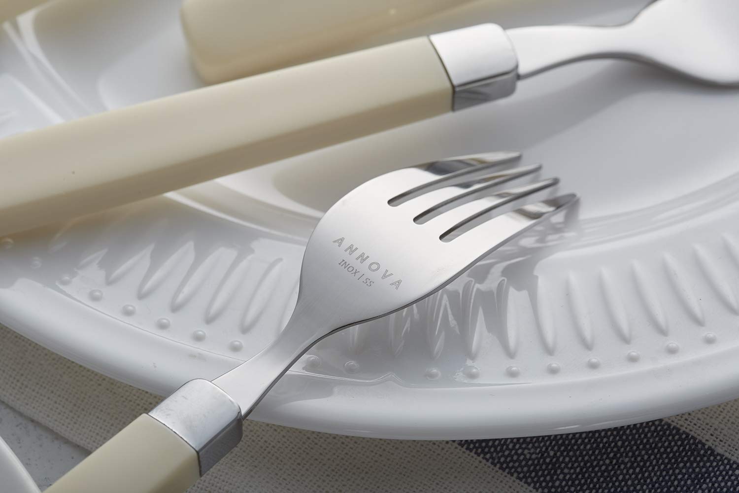 Ensemble de couverts en acier inoxydable ANNOVA - Poignées de couleur - Fourchettes à dîner, fourchettes à salade, couteaux de table, cuillères à soupe, cuillères à thé (cream, 20pieces)