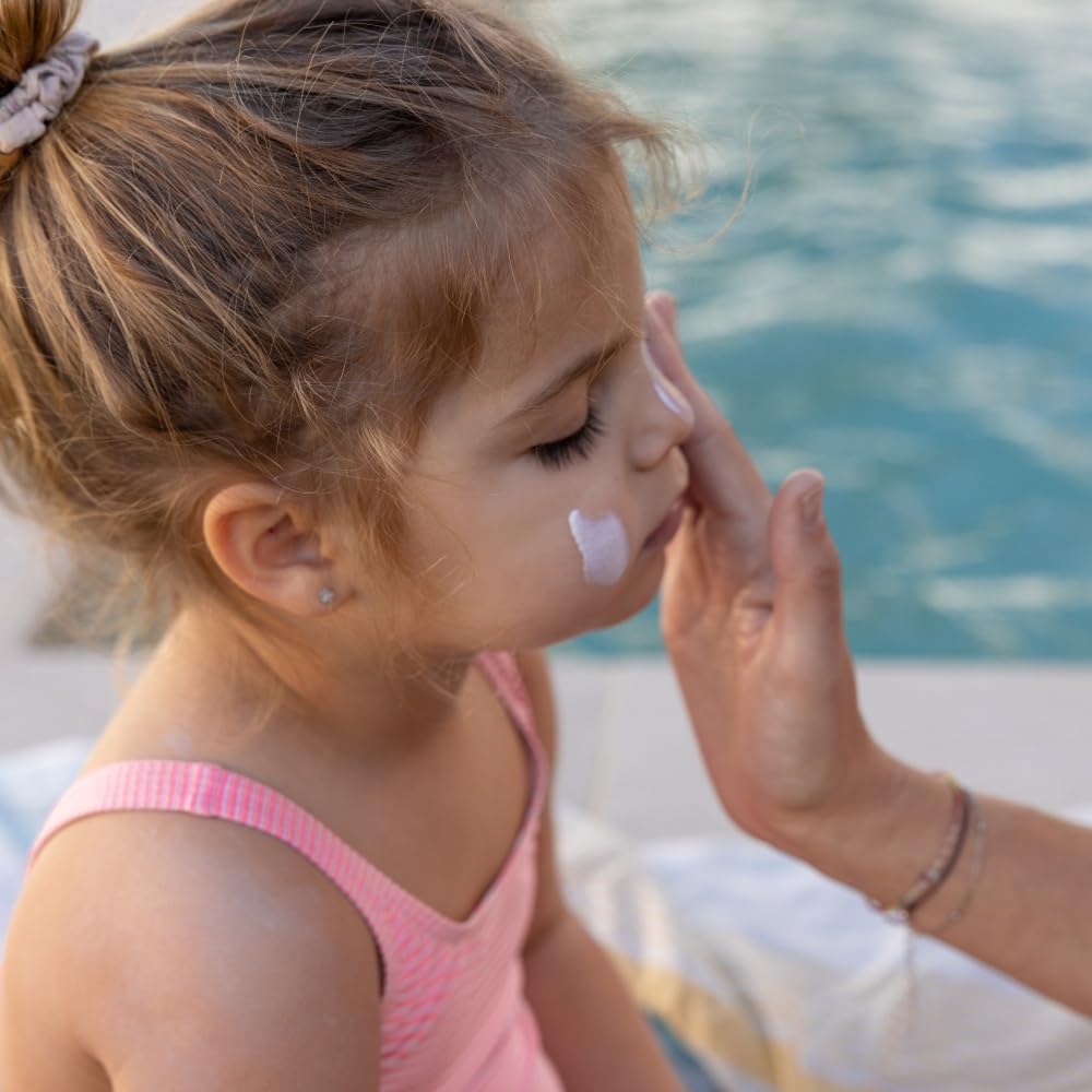 Freshly Kids Crema solare per bambini con filtri fisici, adatta per pelli sensibili, atopiche e fin dal primo giorno Kids Protection Sunscreen, 100 ml