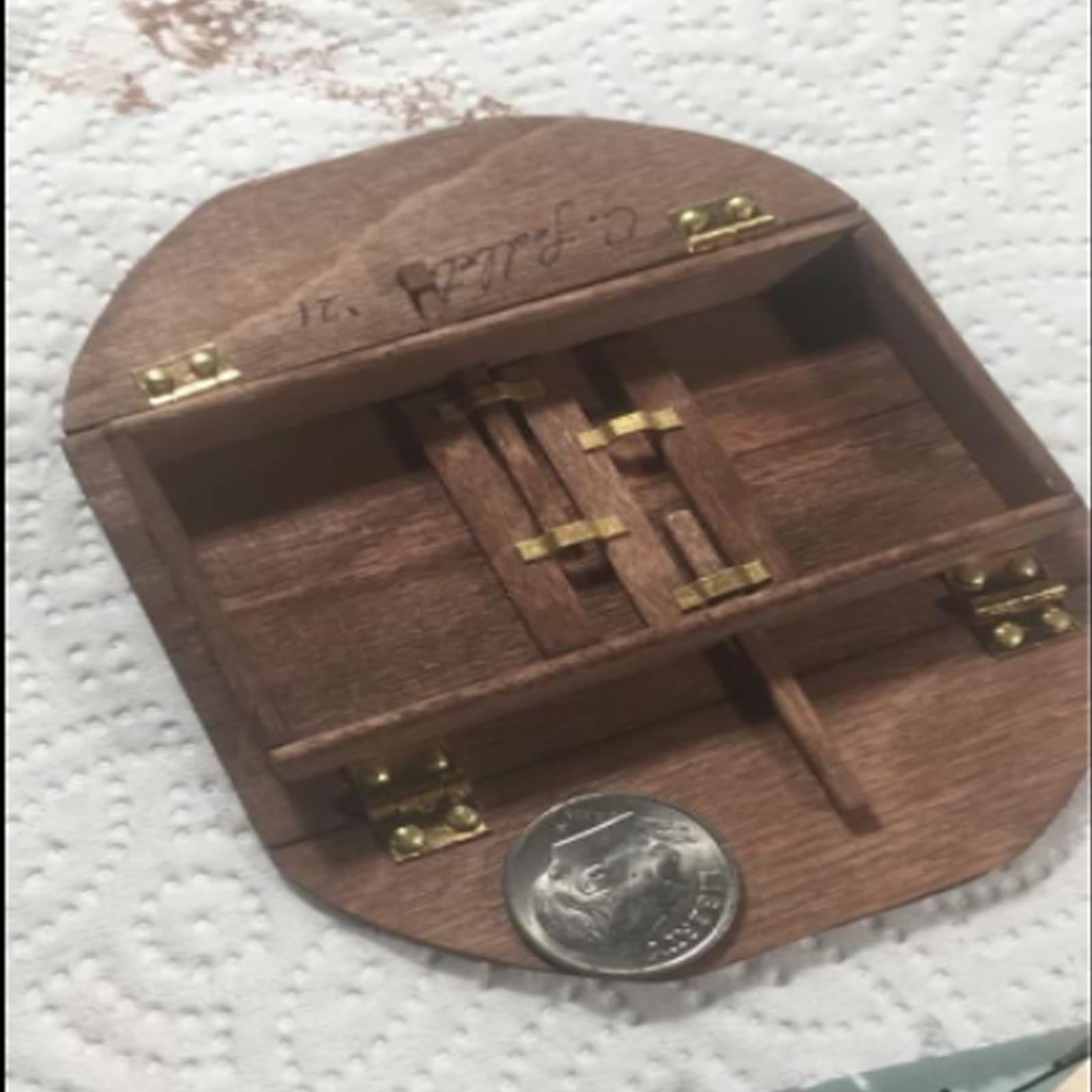 Confezione da 100 mini cerniere con 400 viti di ricambio in rame dorato con chiodo di montaggio, piccoli accessori per legno, gioielli, armadietti, armadi, case delle bambole e mobili in