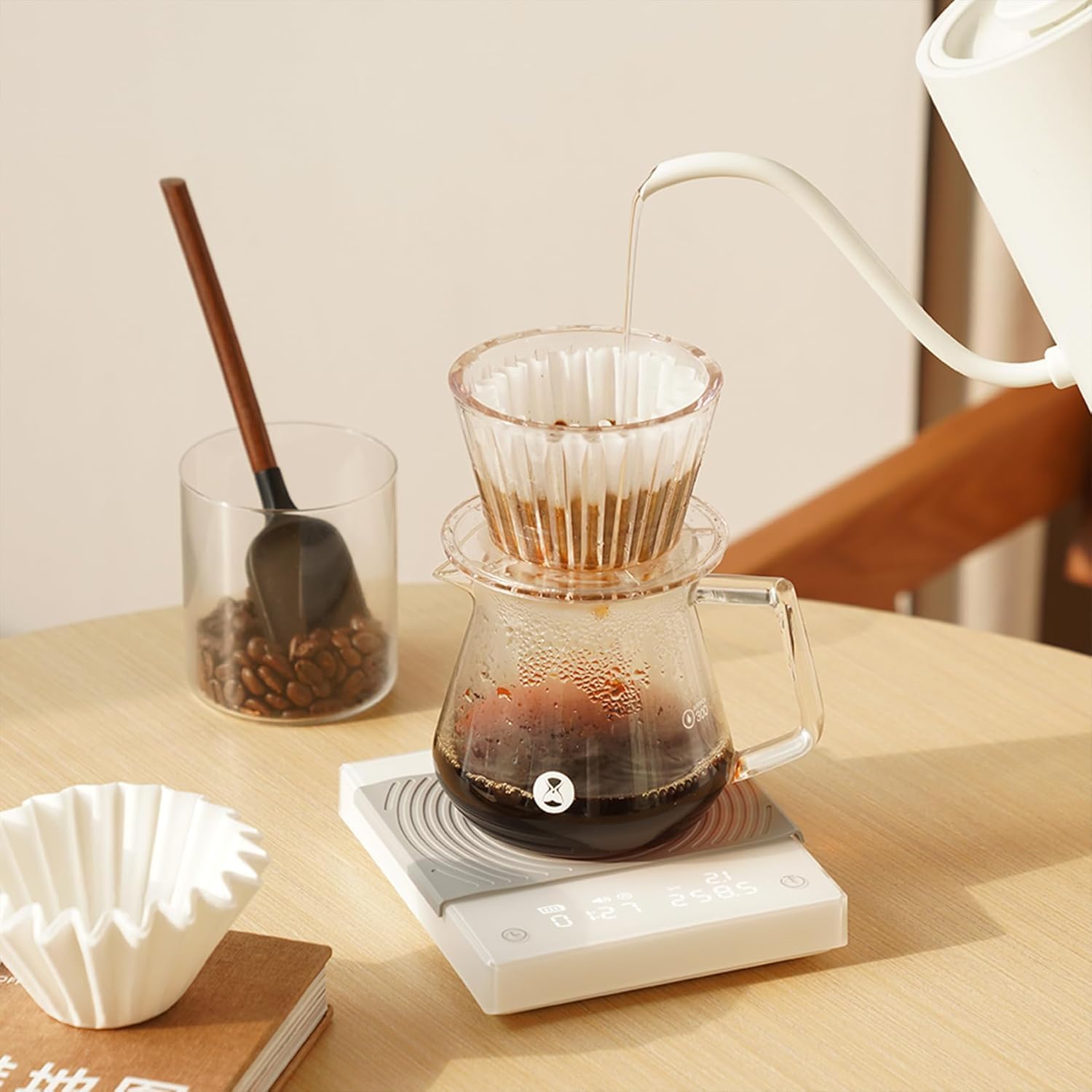 TIMEMORE Basic 2.0 Coffee Scale showing water flow rate during pour-over