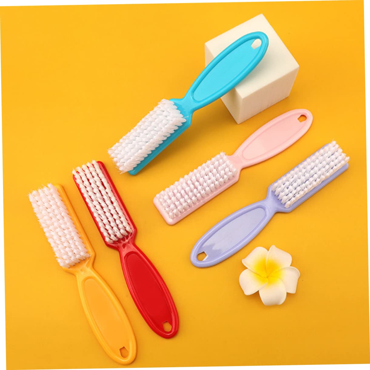 PLAFOPE Spazzola per Unghie 24 Pezzi in Plastico Pp, Pratica da Usare e Delicata sulla Pelle, per Manicure e Uso in Viaggio Colore Casuale