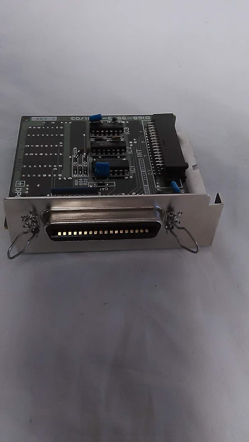 ക്ലോസ് അപ്പ് view of the Centronics parallel port connector on the Fujitsu card's bracket.