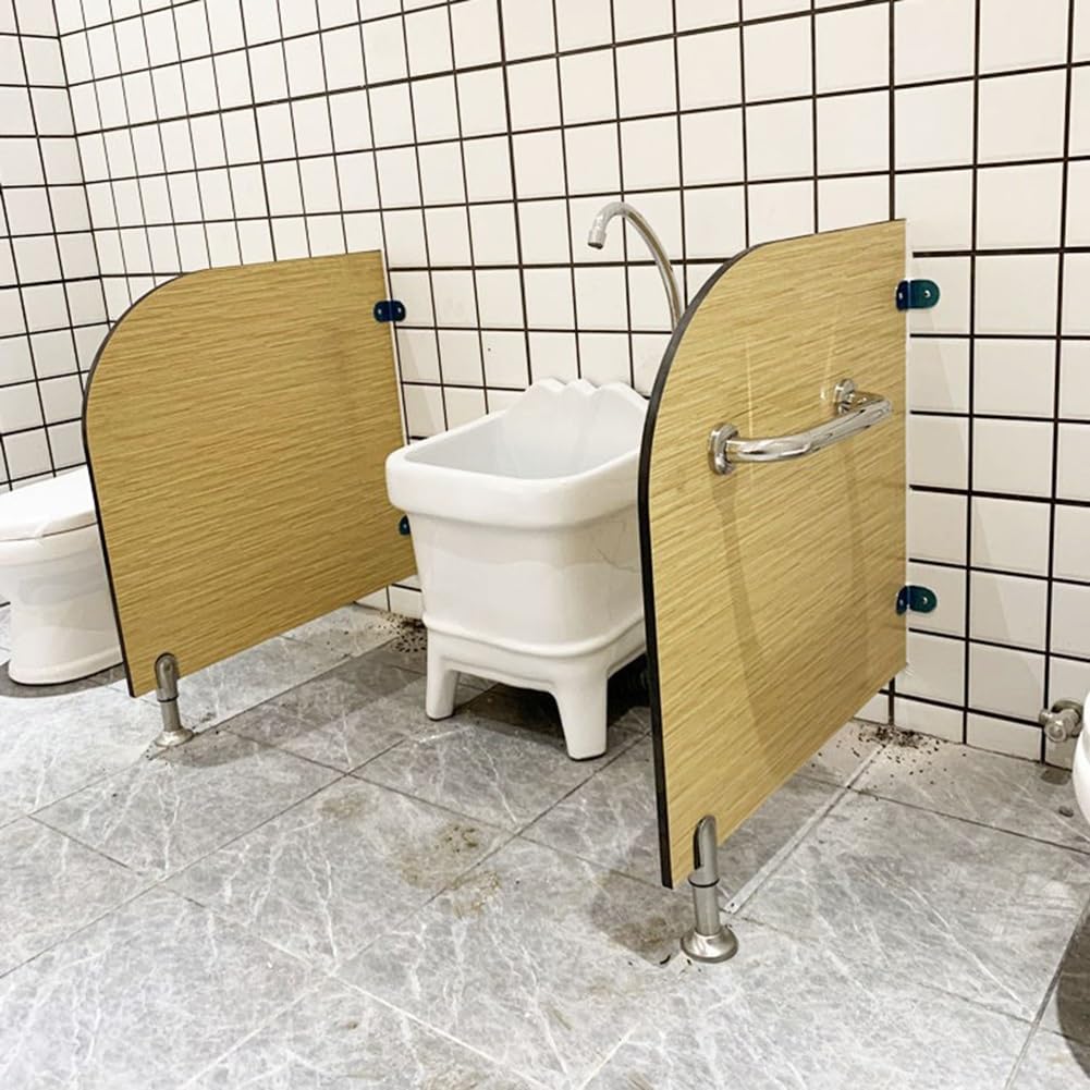 Mampara divisoria para urinario instalada en baños de restaurantes y oficinas