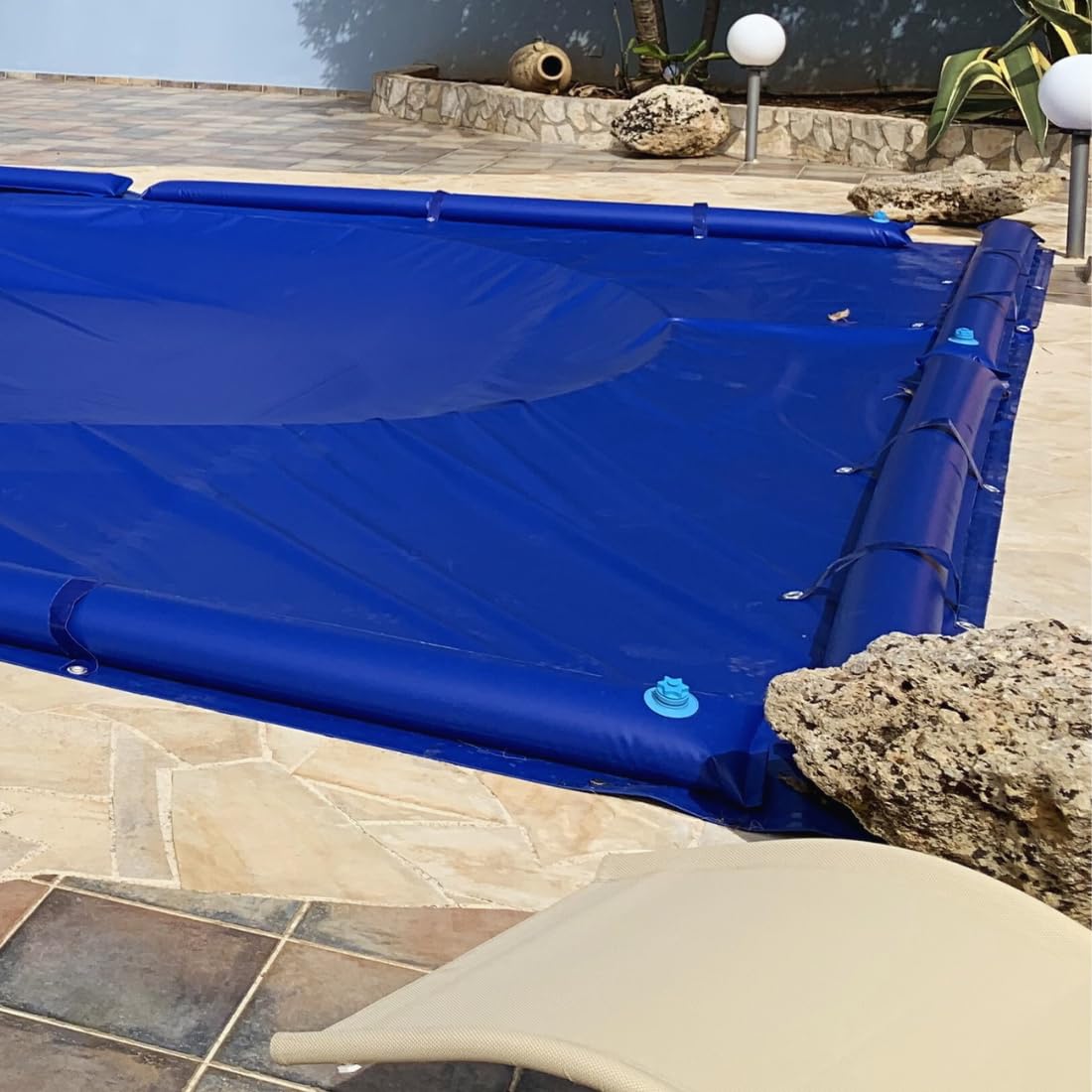 Telo Copri Piscina Impermeabile, Copertura Invernale Completa di Tubolari Perimetrali a Riempimento d'Acqua, con Spalmatura Antialghe, PVC 550g/m², Colore Blu, Misure 4,50 x 5,50 metri
