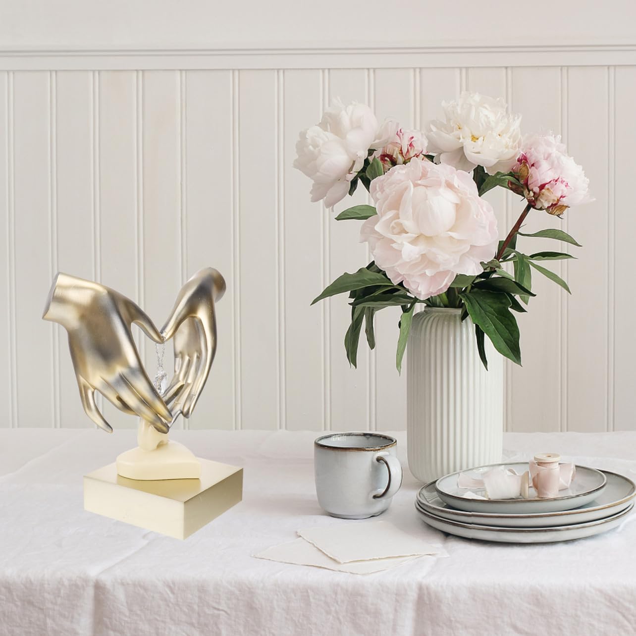 Lurrose Herzfigur aus Kunstharz Liebesstatue Paar Hände Ornament Tischdekoration Valentinstag Jubiläumsgeschenk Beige