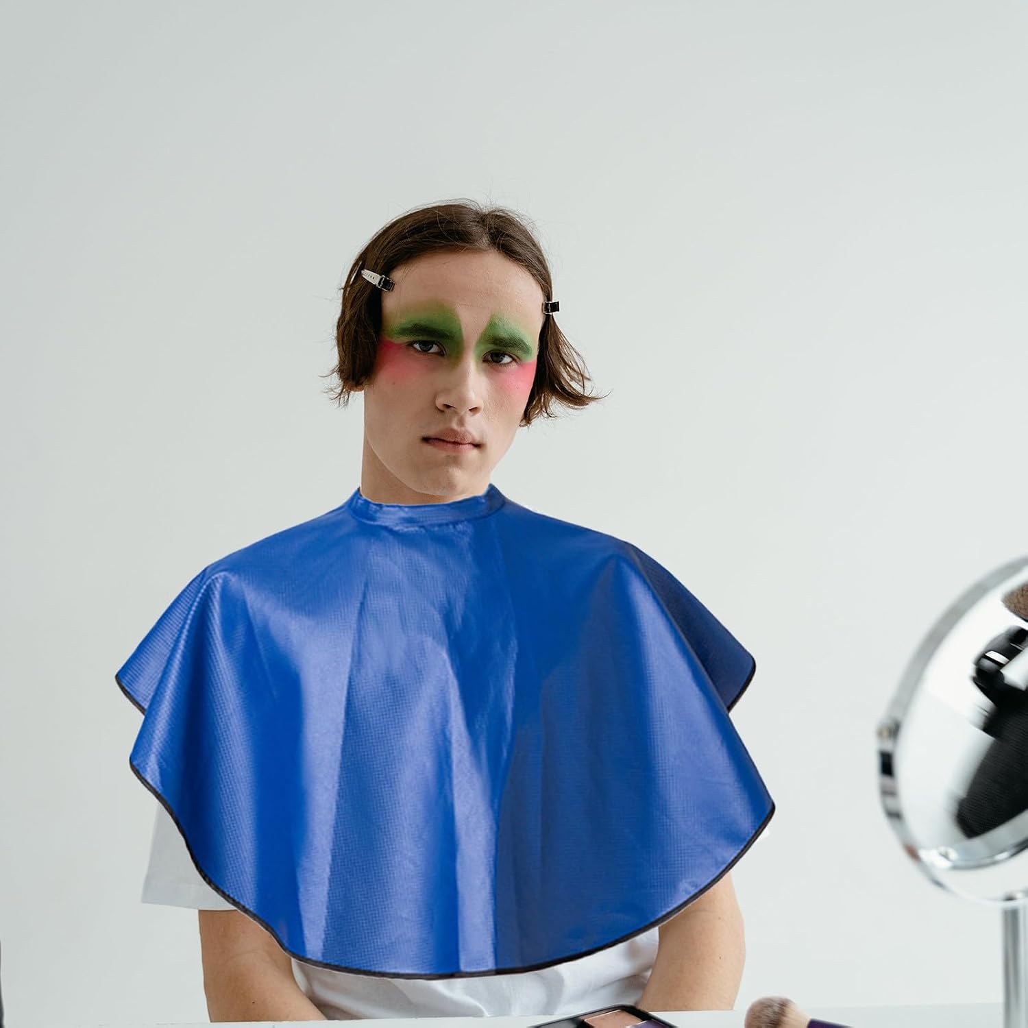Waterproof Haircut Cape for Adults with Adjustable Neck and Pu Leather Material, Professional Hairdressing Styling Cape for Salon and Home Use Protecting Clothing