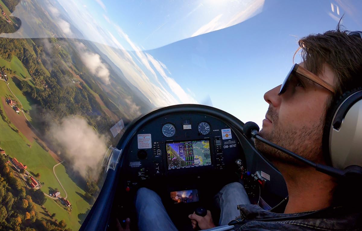 JOCHEN SCHWEIZER Geschenkgutschein: Kampfflugzeug selber fliegen Barth (30 Min.)