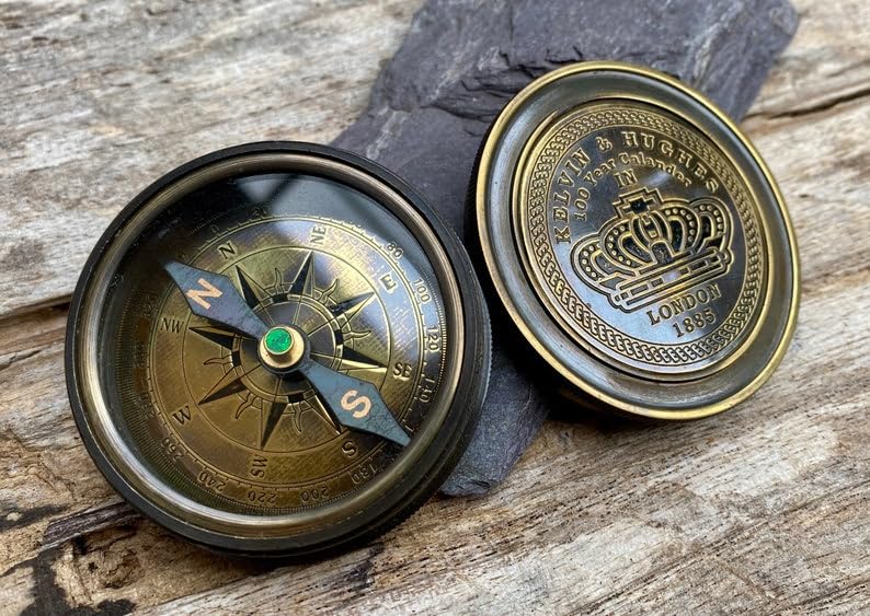 Brújula Náutica de Latón Hecha a Mano: Estilo Vintage con Calendario de 100 Años, Bronce Antiguo de 2 Pulgadas miniatura 2