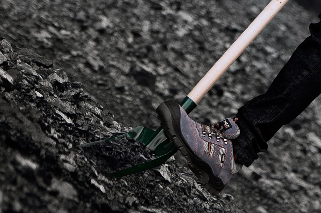 VERTO Utensile professionale per molteplici usi in giardino e costruzione, paletta per vanga con manico ergonomico in legno, utensili da giardino (pala in carbonio – manico a T