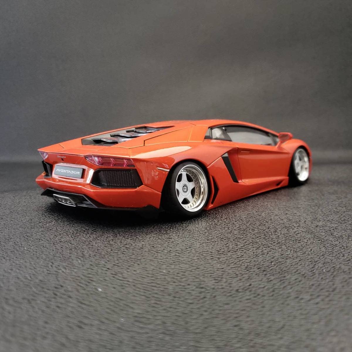 1/18 ランボルギーニ アヴェンタドール　カスタム Amazon.co.jp: 1/18 ランボルギーニ アヴェンタドール カスタム