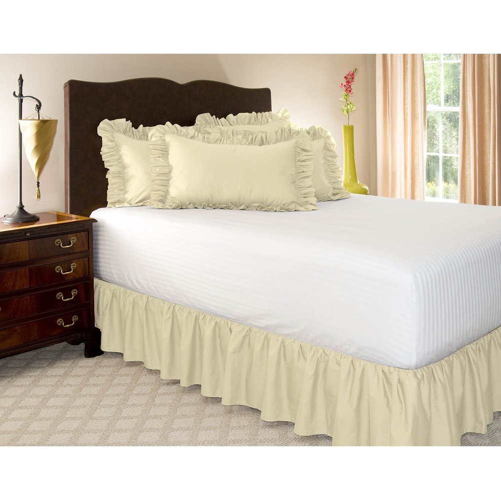 Cache-sommier élastique beige pour sublimer la chambre d'amis