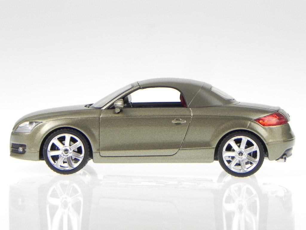 Audi TT 8J Roadster Dakar Beige Model Car 04784 Schuco 1:43
