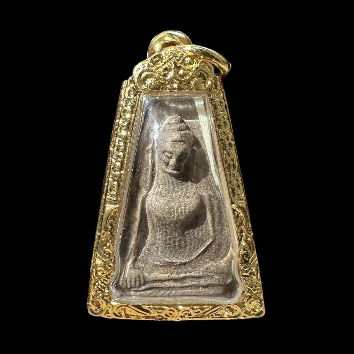 ルアンプートー師も入魂 Rajgirフォンスパン プラクルアン タイ