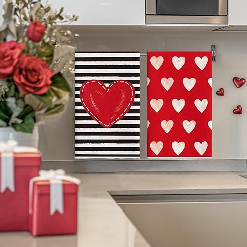 Miniatura 10 de Artoid Mode Juego de 4 toallas de cocina para el día de San Valentín con diseño de rayas de corazón rosa, 18 x 26 pulgadas, decoración de boda,