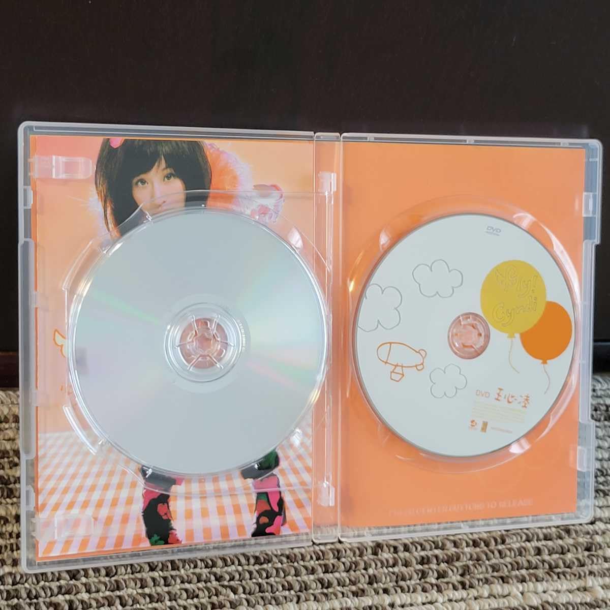 Amazon.co.jp: 王心凌（シンディ・ワン）『Fly！Cyndi (台湾版)』 CD+