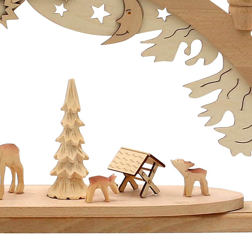 Dekohelden24 7 Flammiger Holz Schwibbogen Motiv: Rehe im Wald mit geschnitzten Bäumen, ca. 57 x 9 x 38 cm.