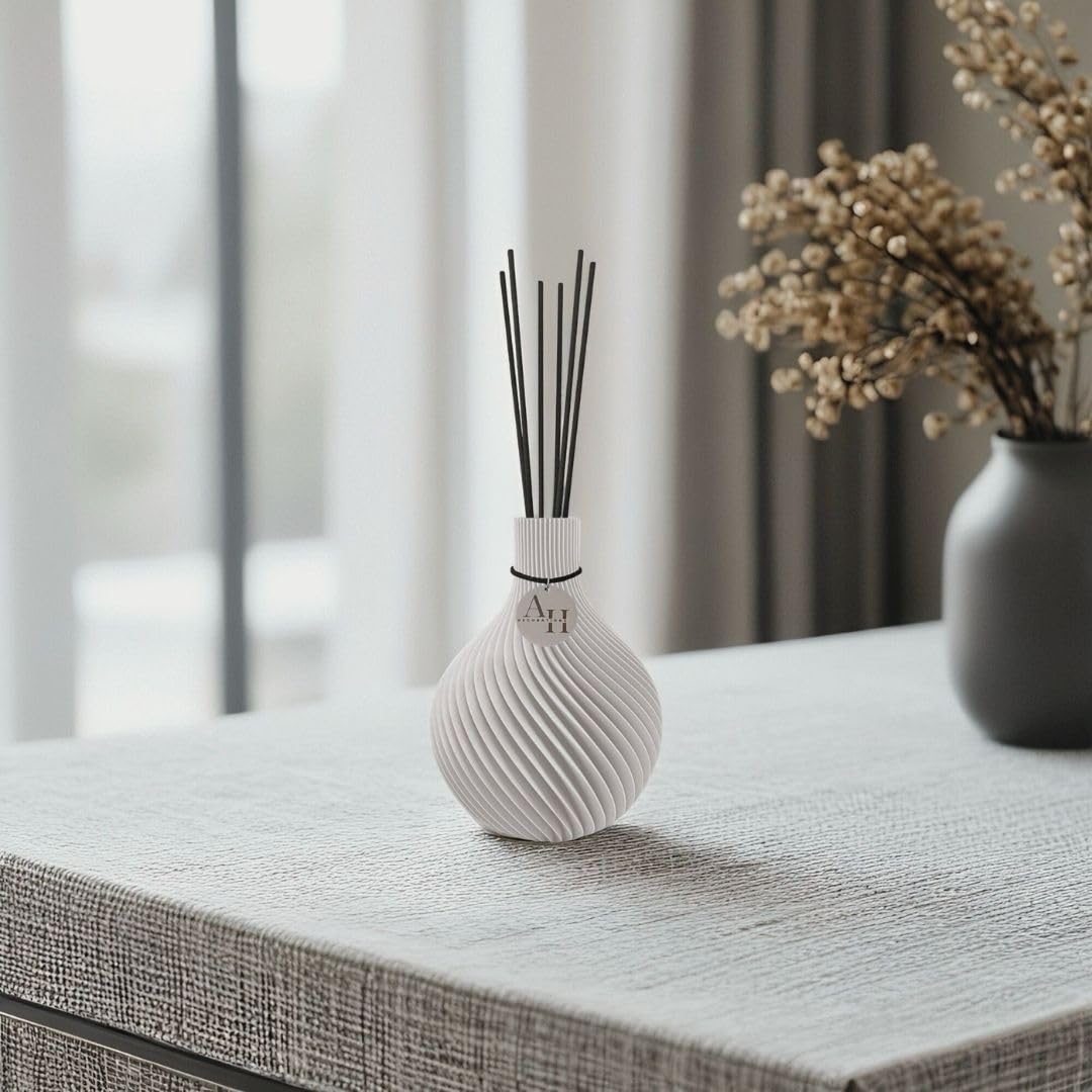 Raumduft Reed Diffuser „Vela“ – exklusiv mit Duftstäbchen & Duft, edler Duftspender & Design Duftvase, nachhaltiger 3D-Druck aus Österreich, luxuriöse Wohnzimmer & Bad Deko (olivgrün)