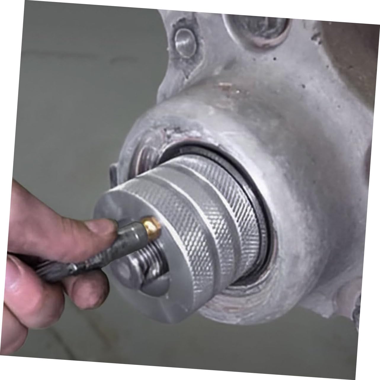 COSMEVIVI Wheel Grease Tool Bearing Grease Replacement for Automotive Applications Lubricator for Efficient Wheel Bearing Maintenance