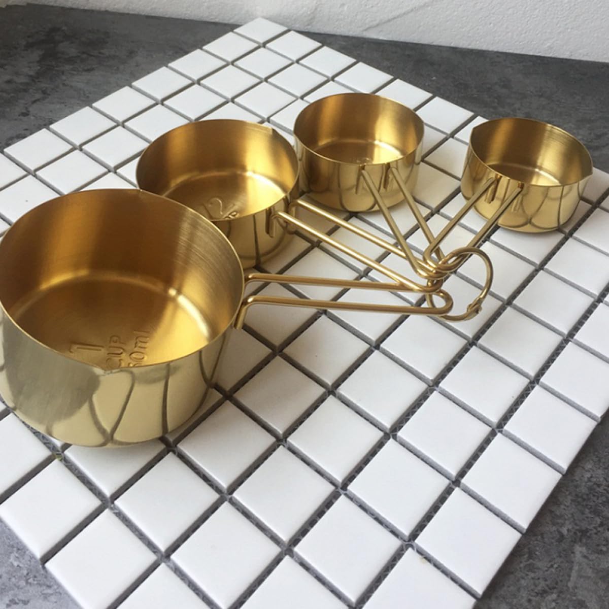 TOYANDONA Ensemble de 4 Cuillères Doseuses en Acier Inoxydable Doré Multi-usages Design Trou Suspendre Cuisine et Usage Domestique