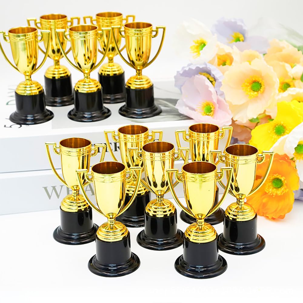 Mini Trophées Dorés,6 Petits Trophées en Plastique pour Anniversaires d'Enfants Tournois Sportifs Récompenses Scolaires Cadeaux de Fête et Evénements de Bureau Décorations et récompenses polyvalentes