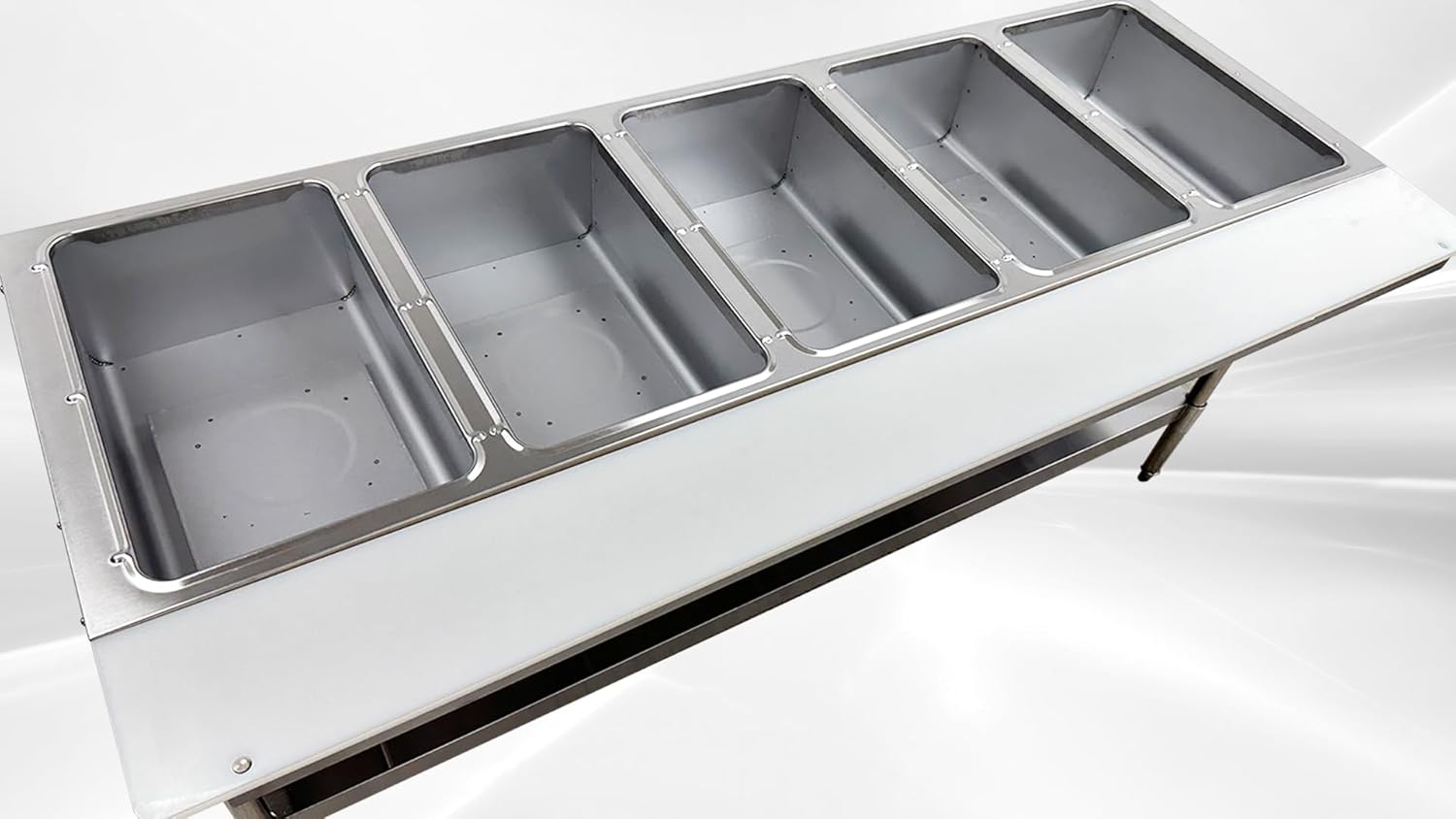Szczyt view of the five wells in the Cooler Depot CD-GBM-5 steam table warmer
