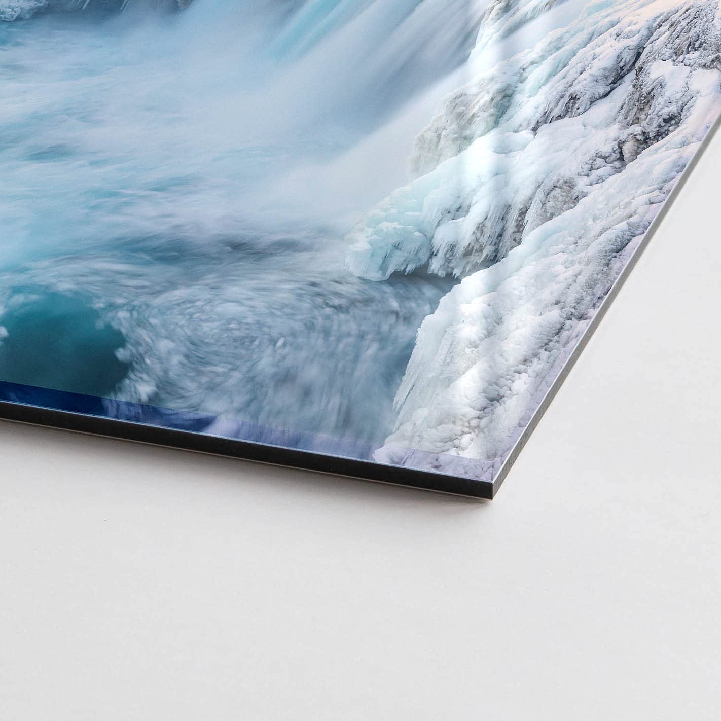 BilderKing Wandbild EIS Wasserfall Nord-Island - 120cm x 80cm Acrylglas 5mm mit Alu-Dibond Verbund + Rückrahmen
