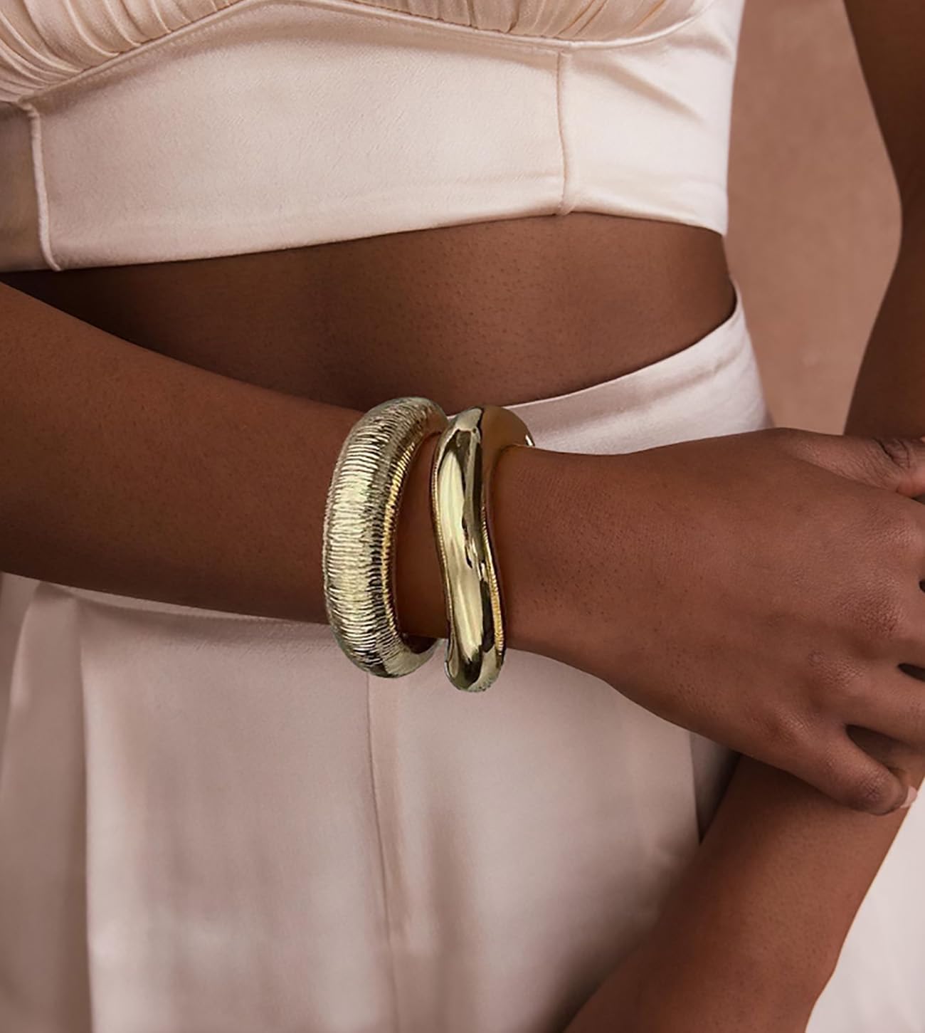 SAMOCO 3Pcs Chunky Gold Bangle Bracelets for Women Trendy Wide Wrist Cuff Bracelets Stack Statement Bangle Fashion Gifts - Image 5